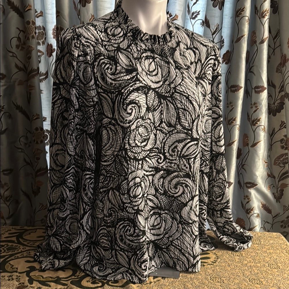 Worthington Black and White Long Sleeve Blouse with Peter Pan Collar